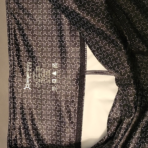 Orangetheory Keep Burning Capris Size Large - Picture 4 of 4